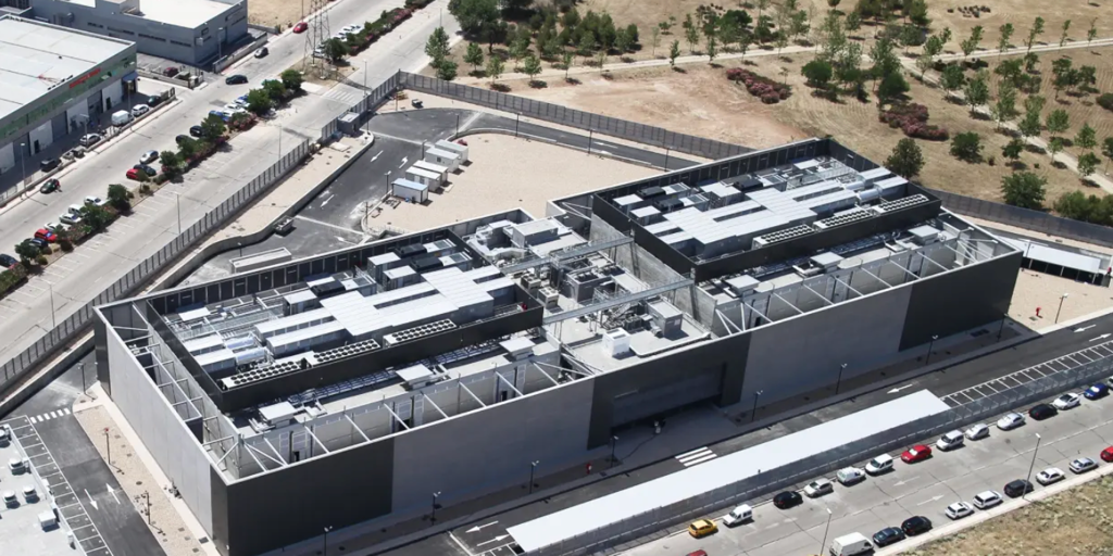 La nube no encuentra enchufe en Andalucía: la falta de red eléctrica ahuyenta inversiones millonarias en centros de datos