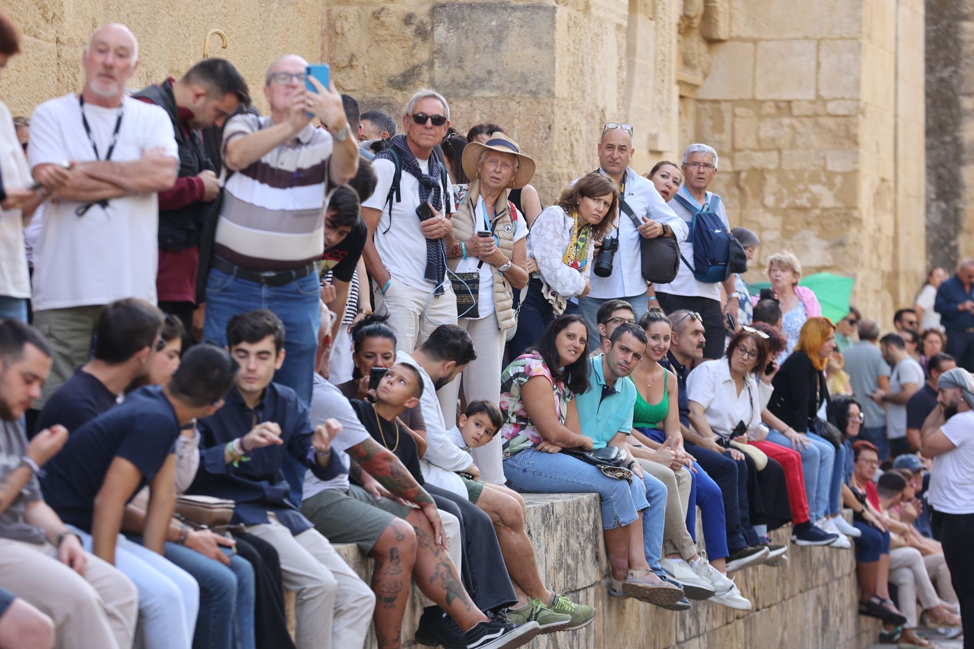 El alegre traslado de la Sagrada Cena de Córdoba y la Esperanza del Valle, en imágenes