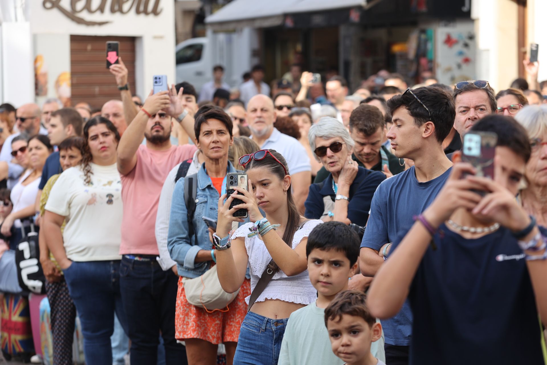 El alegre traslado de la Sagrada Cena de Córdoba y la Esperanza del Valle, en imágenes