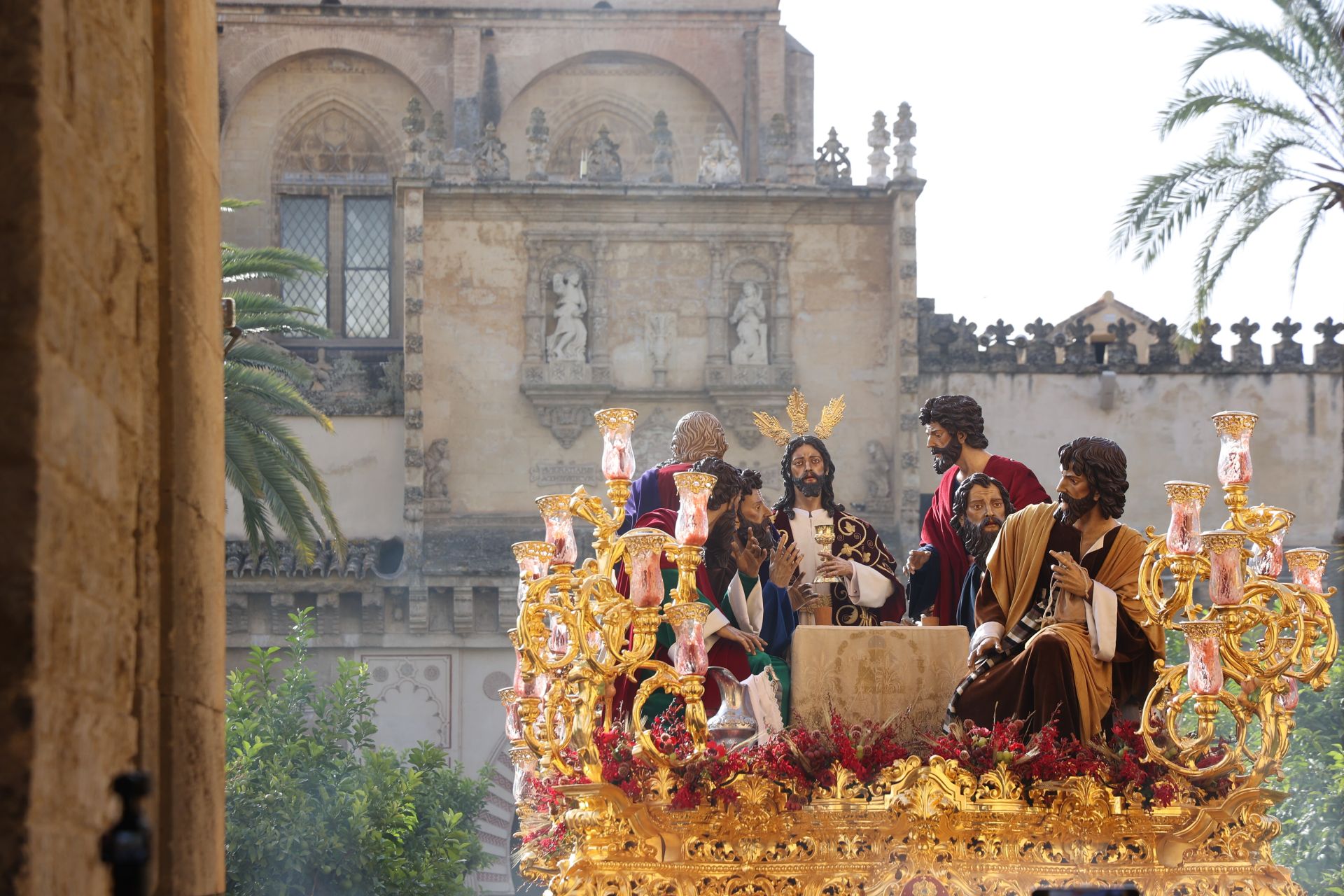 El alegre traslado de la Sagrada Cena de Córdoba y la Esperanza del Valle, en imágenes