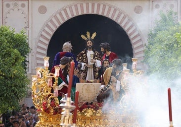 El alegre traslado de la Sagrada Cena de Córdoba y la Esperanza del Valle, en imágenes
