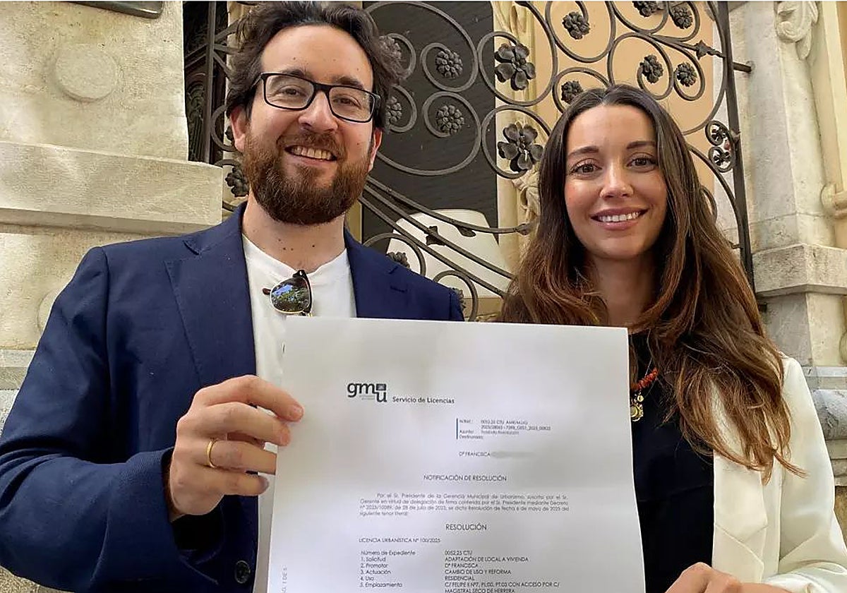 José Alcántara y Soledad Jiménez, de Alcar Estudio Arquitectura, con la primera licencia de la GMU a través del COACo