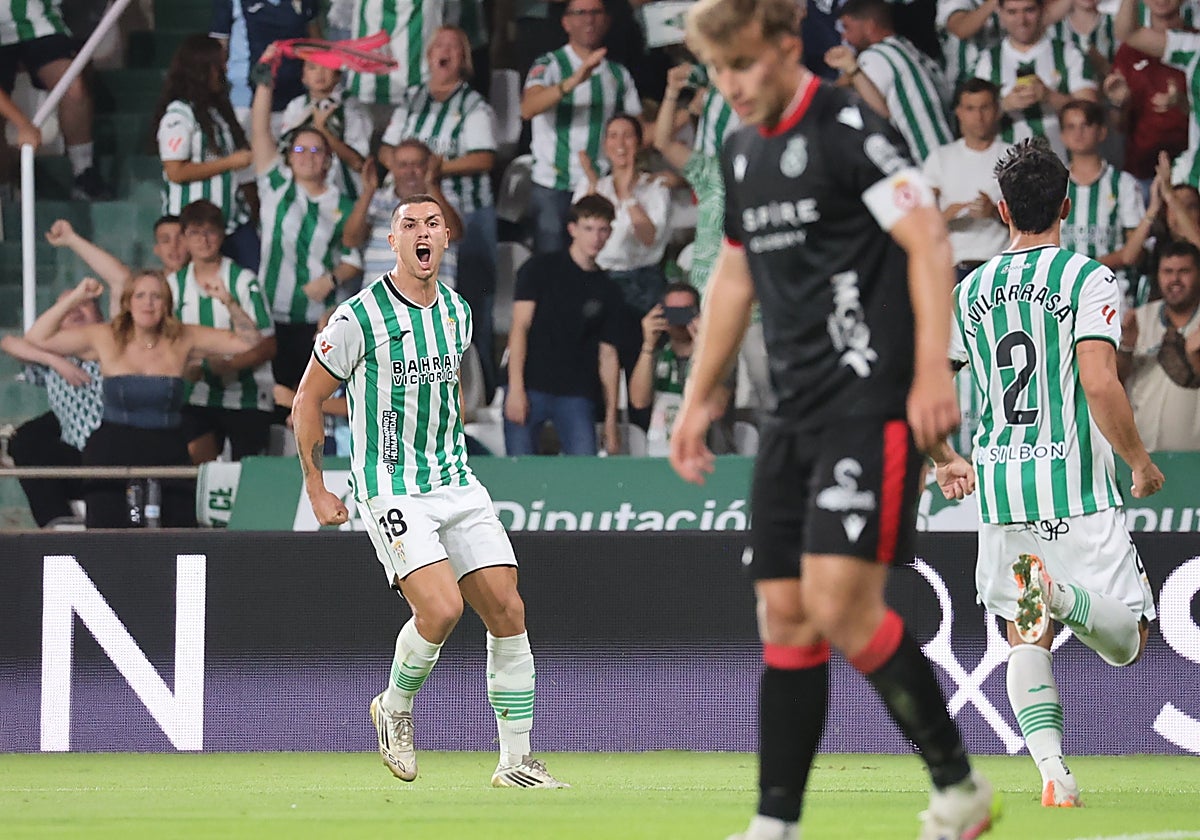Adrián Fuentes celebra con rabia su gol ante la Cultural Leonesa