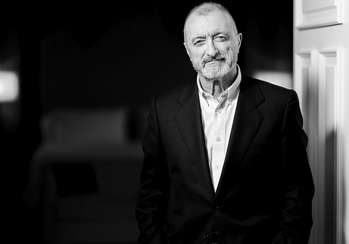 Arturo Pérez-Reverte estará el 6 de noviembre en el campus de la Fábrica de Armas de Toledo