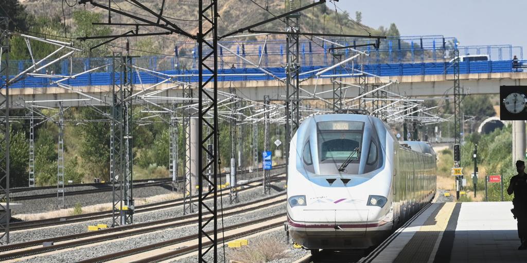 Interrumpida la circulación de trenes de alta velocidad en Valladolid por el atropello de una persona en plena vía