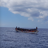 Rescatado un cayuco con 206 inmigrantes a bordo en aguas de Tenerife