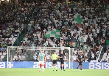El Córdoba CF, a la espera de identificar al aficionado que lanzó la botella ante la Cultural y una posible sanción de la Liga