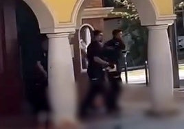 Se refugia en una iglesia de Marbella con dos cuchillos tras apuñalar a un hombre