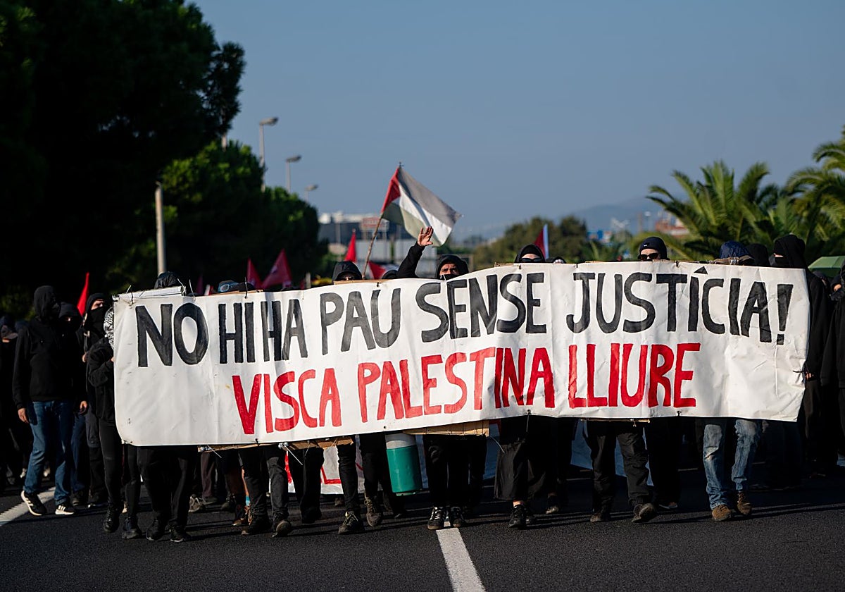 Corte de la Ronda Litoral por la huela por Palestina
