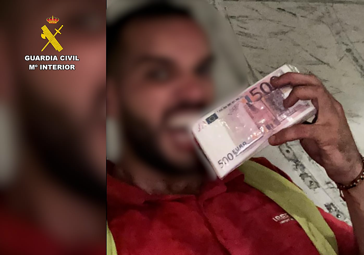 Uno de los investigados presume de un fajo de billetes de 500 euros