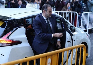 Ábalos vivió cinco años de lujo sin sacar ni un euro del banco