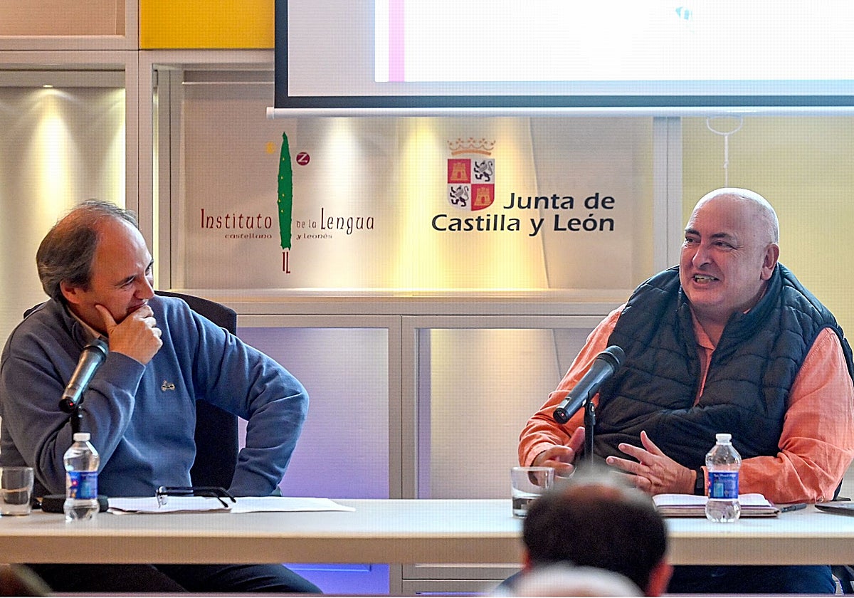 José Ignacio García y el periodista Jesús Bustamante, en el estreno de 'Esenciales' en Burgos