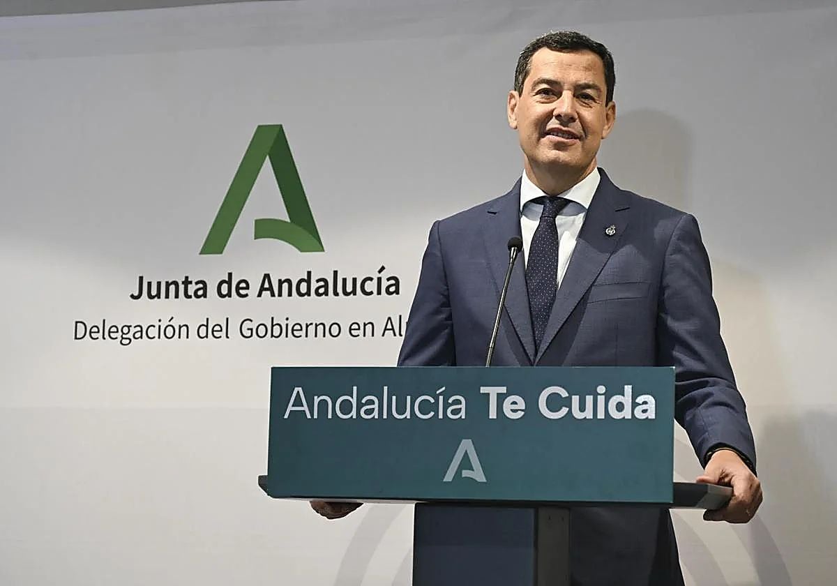 Juanma Moreno en una comparecencia de prensa