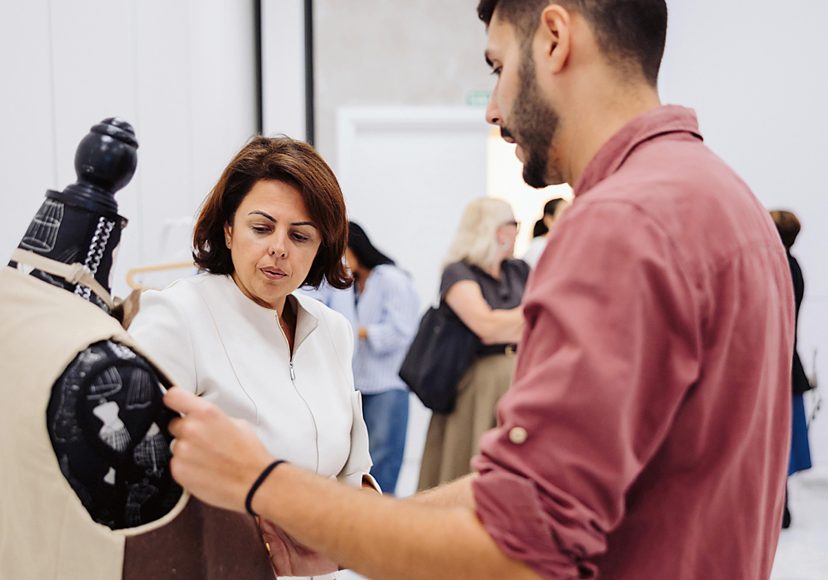 La  consejera insular, Minerva Alonso, y el fundador y CEO de Fibras Naturales Canarias, Néstor Santiago
