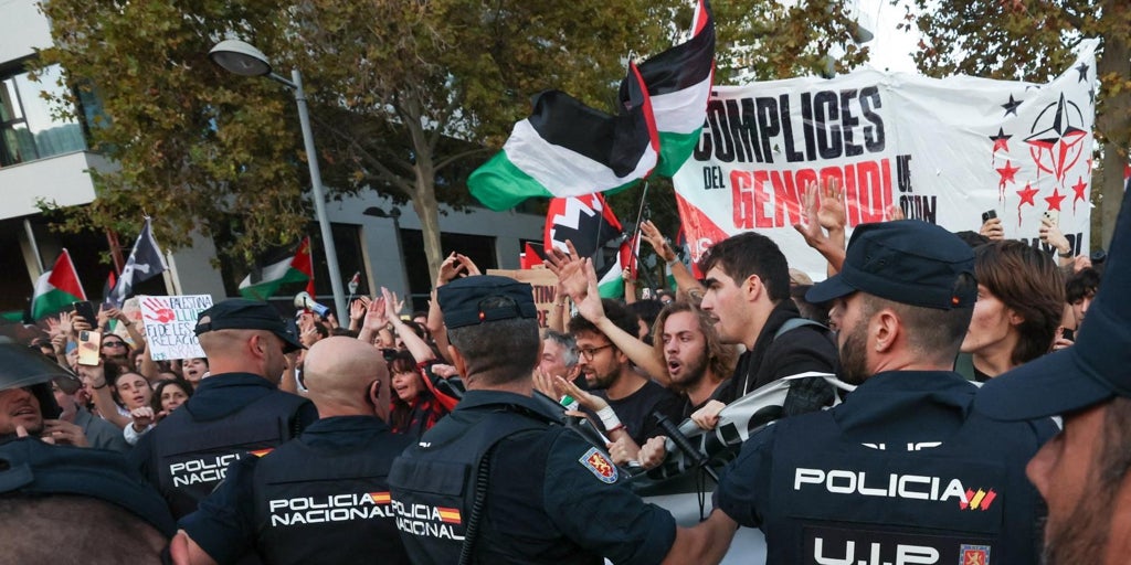 Blindaje total de la Policía para evitar que mil manifestantes propalestinos se acerquen al Roig Arena