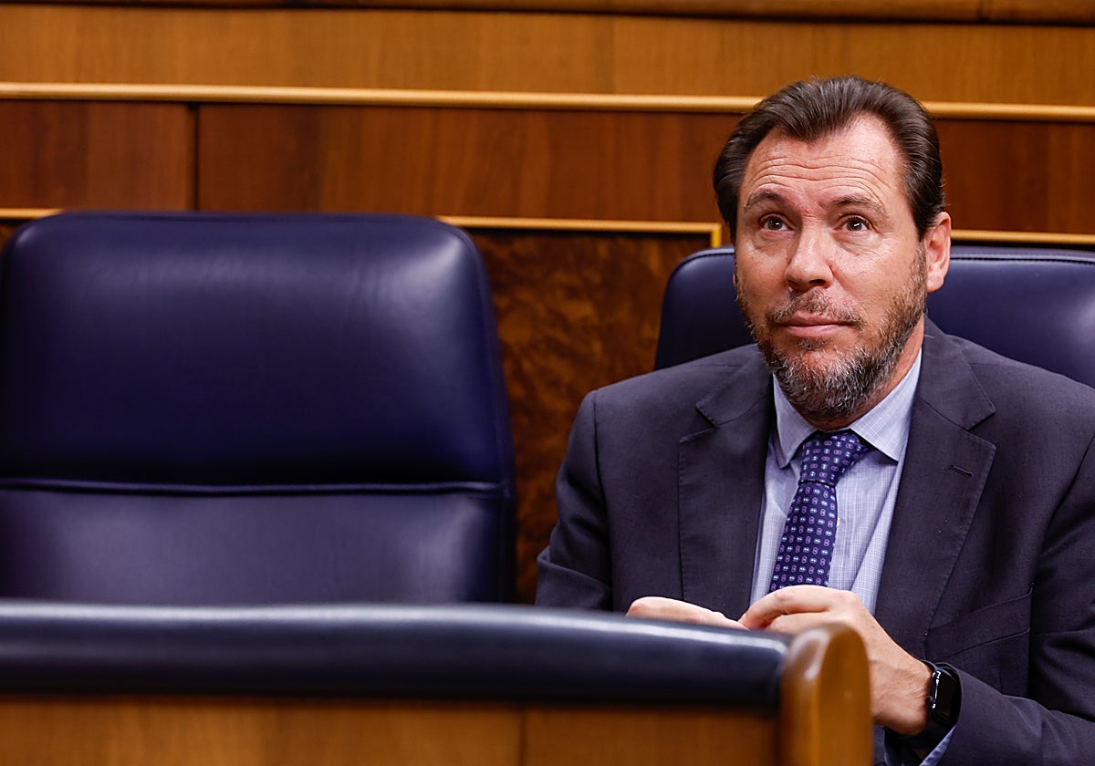 El ministro de Transporte, Óscar Puente durante la sesión del control al Ejecutivo