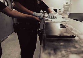 Seis acusados de violar a una joven con discapacidad en una nave de Rubí se enfrentan hasta a 60 años de cárcel