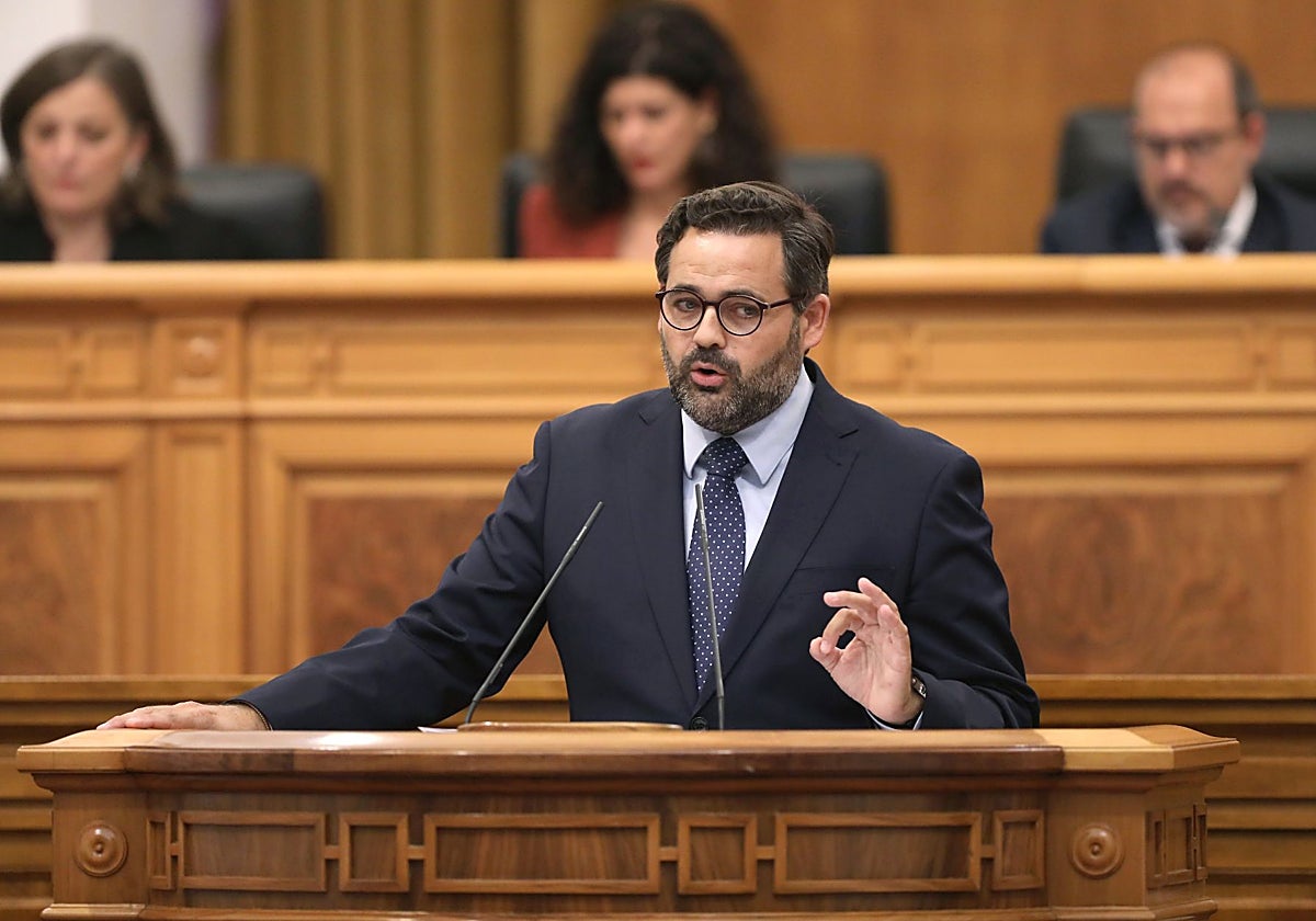 Paco Núñez, en la tribuna de las Cortes durante el Debate del Estado de la Región