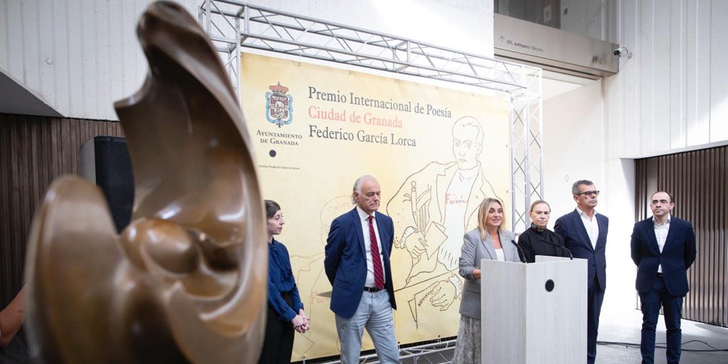 Jaime Siles gana el Premio Lorca de poesía por hacer de la literatura «una trinchera de belleza»