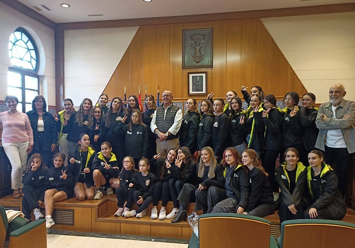 Foto de familia del equipo Dance Center de Mora