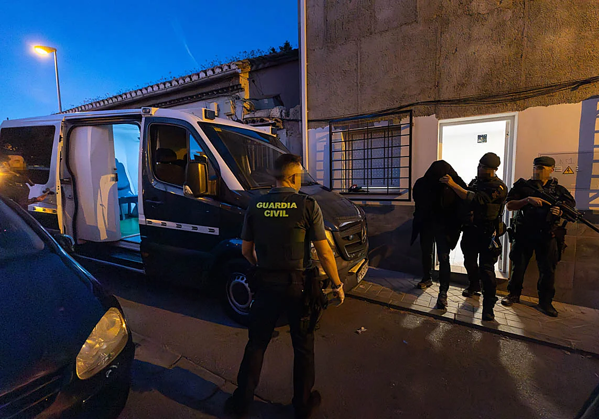 Uno de los registros practicados por la Guardia Civil