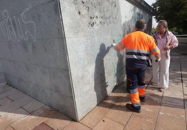 Sadeco crea un equipo permanente de limpieza de grafitis en Córdoba