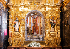 El Cristo de la Legión vuelve a tener retablo tras ser destruido en la quema de iglesias de Málaga en 1931