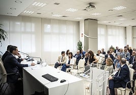 Juanma Moreno y Antonio Sanz, a la cúpula de Servicio Andaluz de Salud (SAS): «Cómo estamos en este punto con todo lo que hemos invertido en los últimos años»