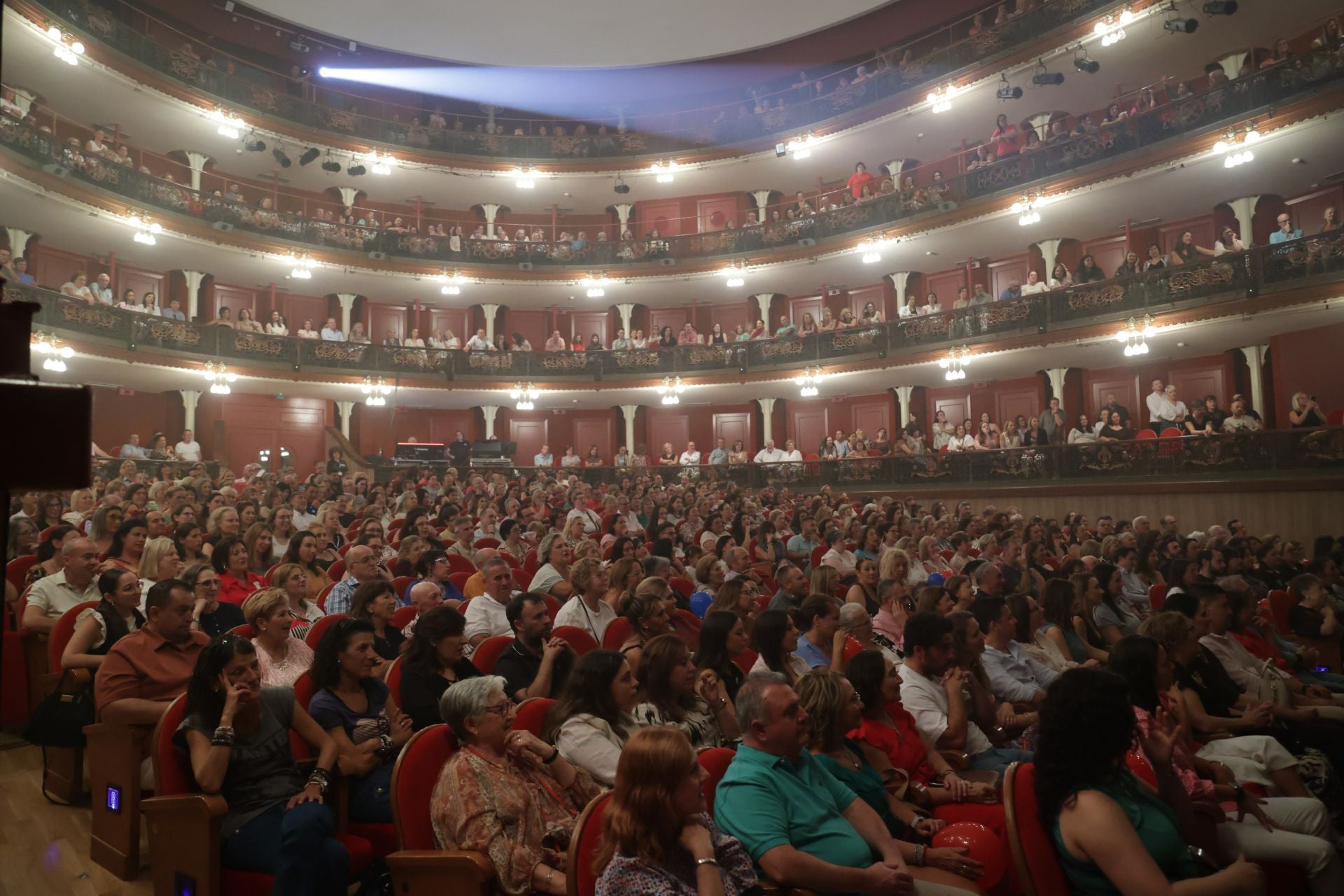 Las mejores imágenes de un &#039;Inédito&#039; David Bustamente en el Gran Teatro de Córdoba