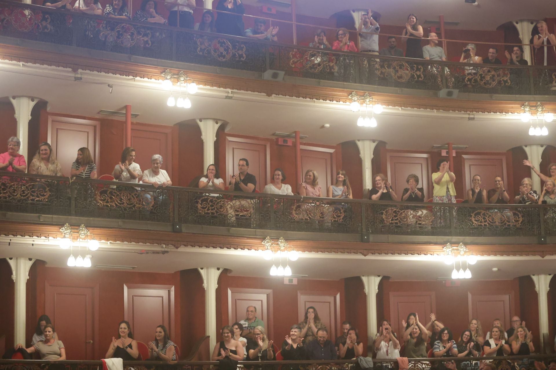 Las mejores imágenes de un &#039;Inédito&#039; David Bustamente en el Gran Teatro de Córdoba