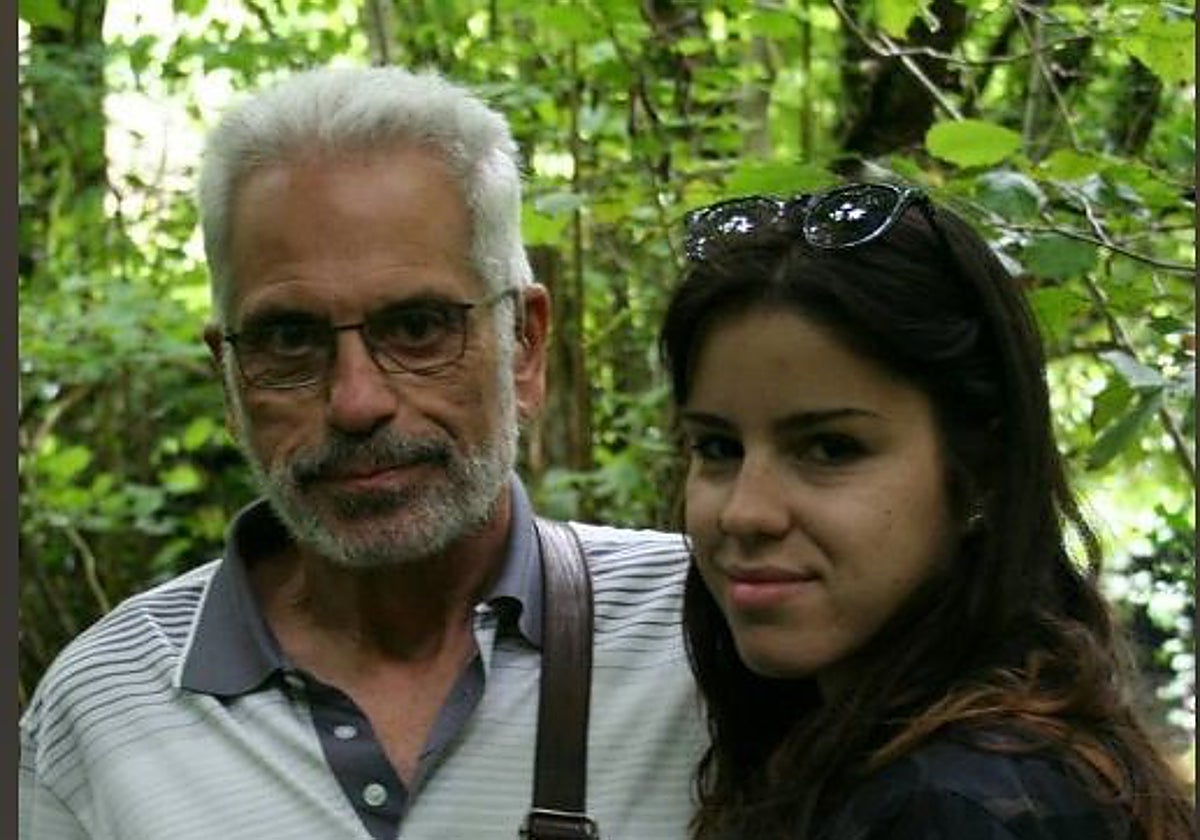 El profesor Juanma Sserradilla junto a su hija Sara en una de las imágenes difundida para el crowfunding