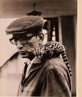 Imagen secundaria 2 - Fotografías familiares y con amigos del escritor que se pueden ver en el espacio 'El escritor y la naturaleza'