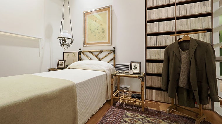 Su mecedora, su querida biblioteca, su austero dormitorio... así es la Casa Museo de Miguel Delibes