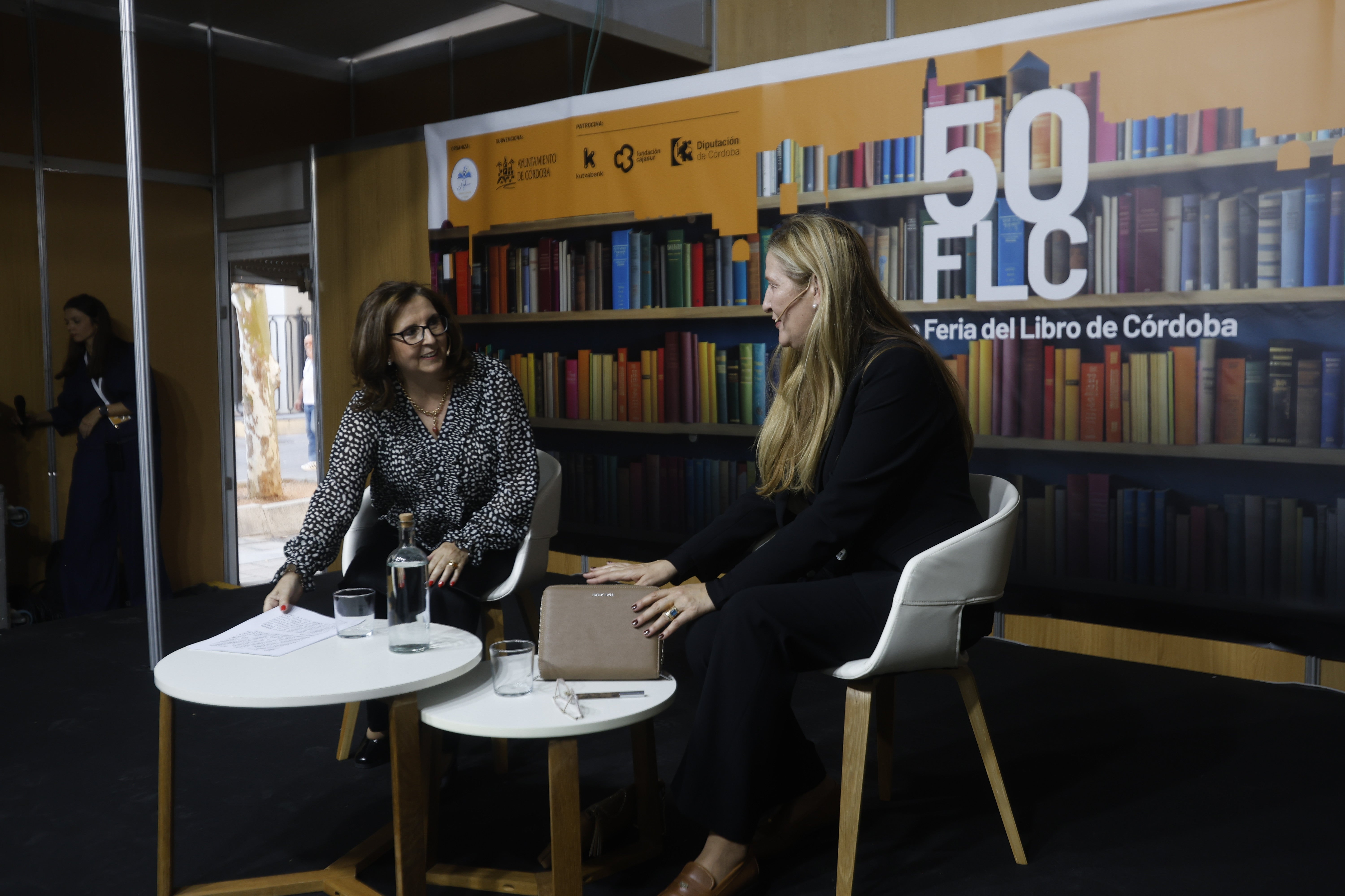 El estreno de la Feria del Libro de Córdoba con Luz Gabás, en imágenes