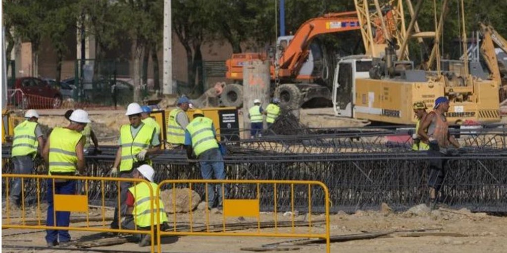 Muere un trabajador en Illescas al caer desde un elevador en la obra del auditorio