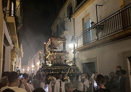 Ánimas y el Santo Sepulcro de El Carpio escriben con recogimiento el primer epílogo del Vía Crucis Magno de Córdoba