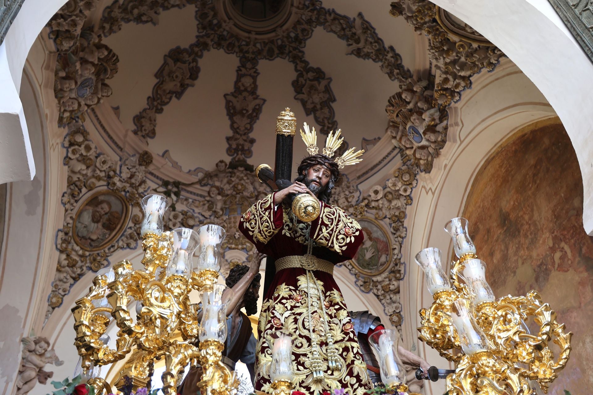 El triunfal regreso de las cofradías tras el Vía Crucis Magno de Córdoba, en imágenes