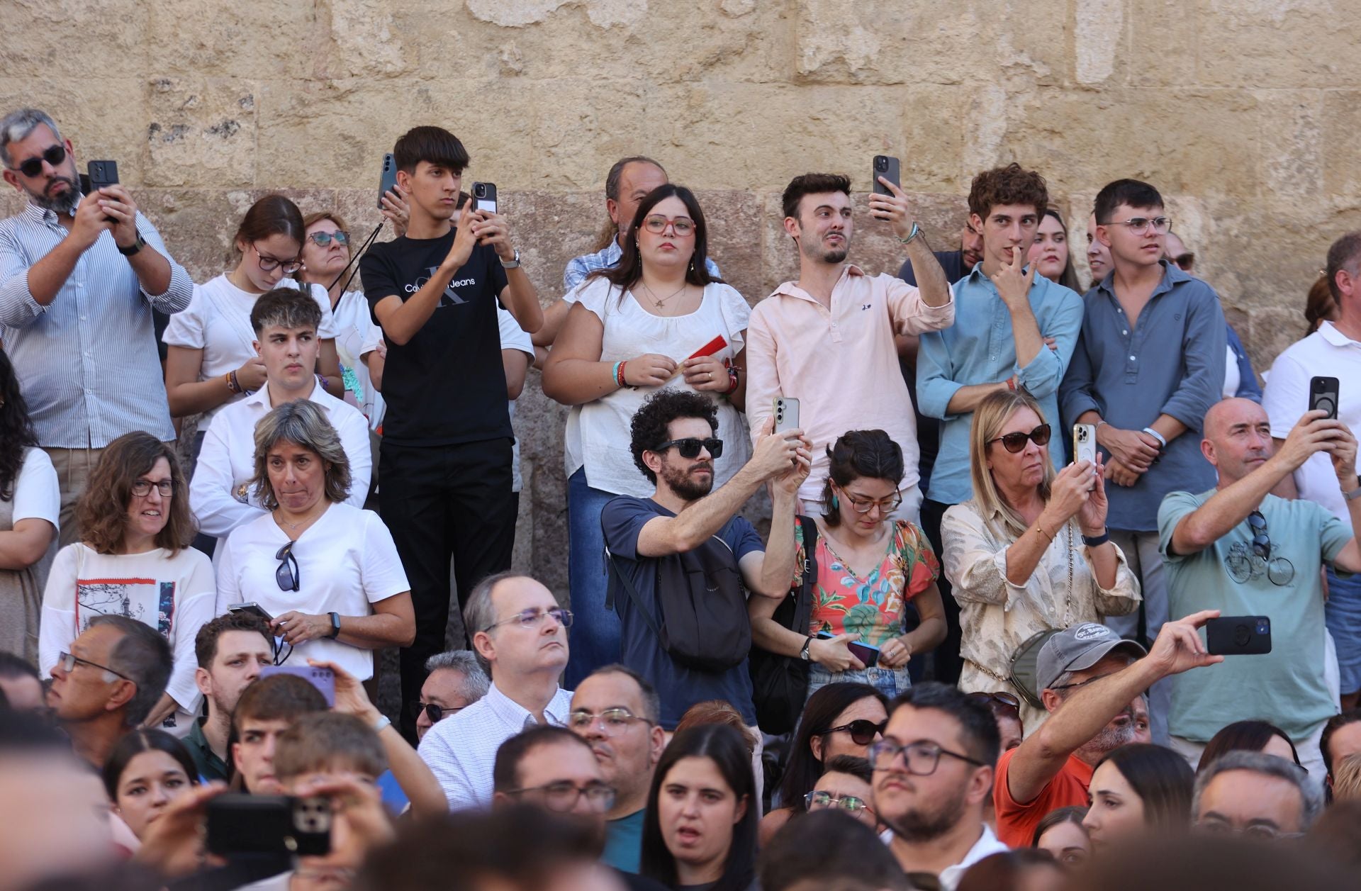 El triunfal regreso de las cofradías tras el Vía Crucis Magno de Córdoba, en imágenes