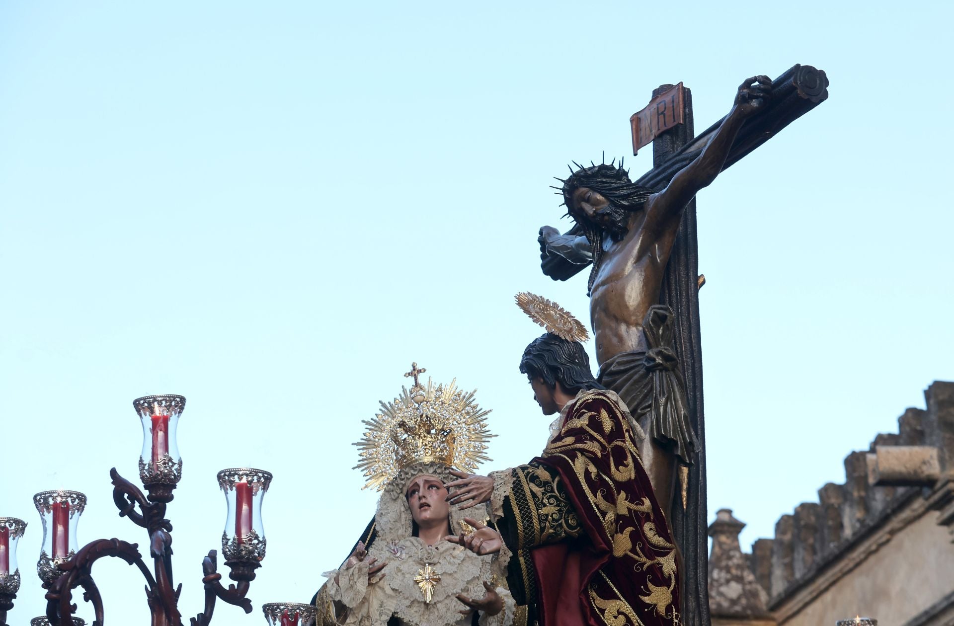El triunfal regreso de las cofradías tras el Vía Crucis Magno de Córdoba, en imágenes