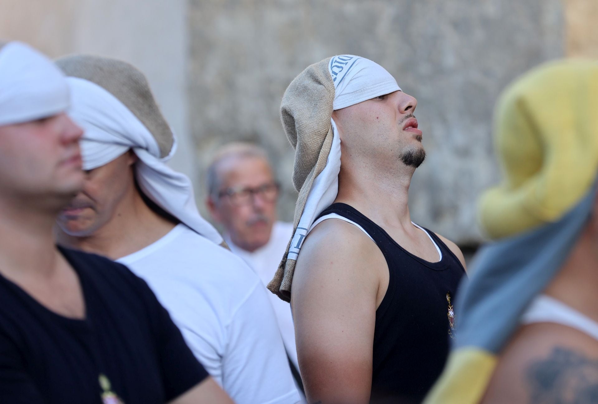 El triunfal regreso de las cofradías tras el Vía Crucis Magno de Córdoba, en imágenes