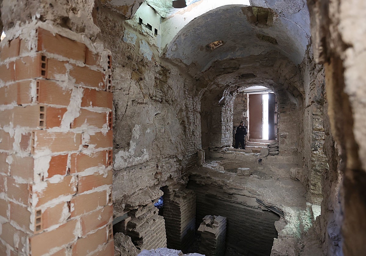 LOS BAÑOS ARABES DE SAN PEDRO EN LA CALLE CARLOS RUBIO