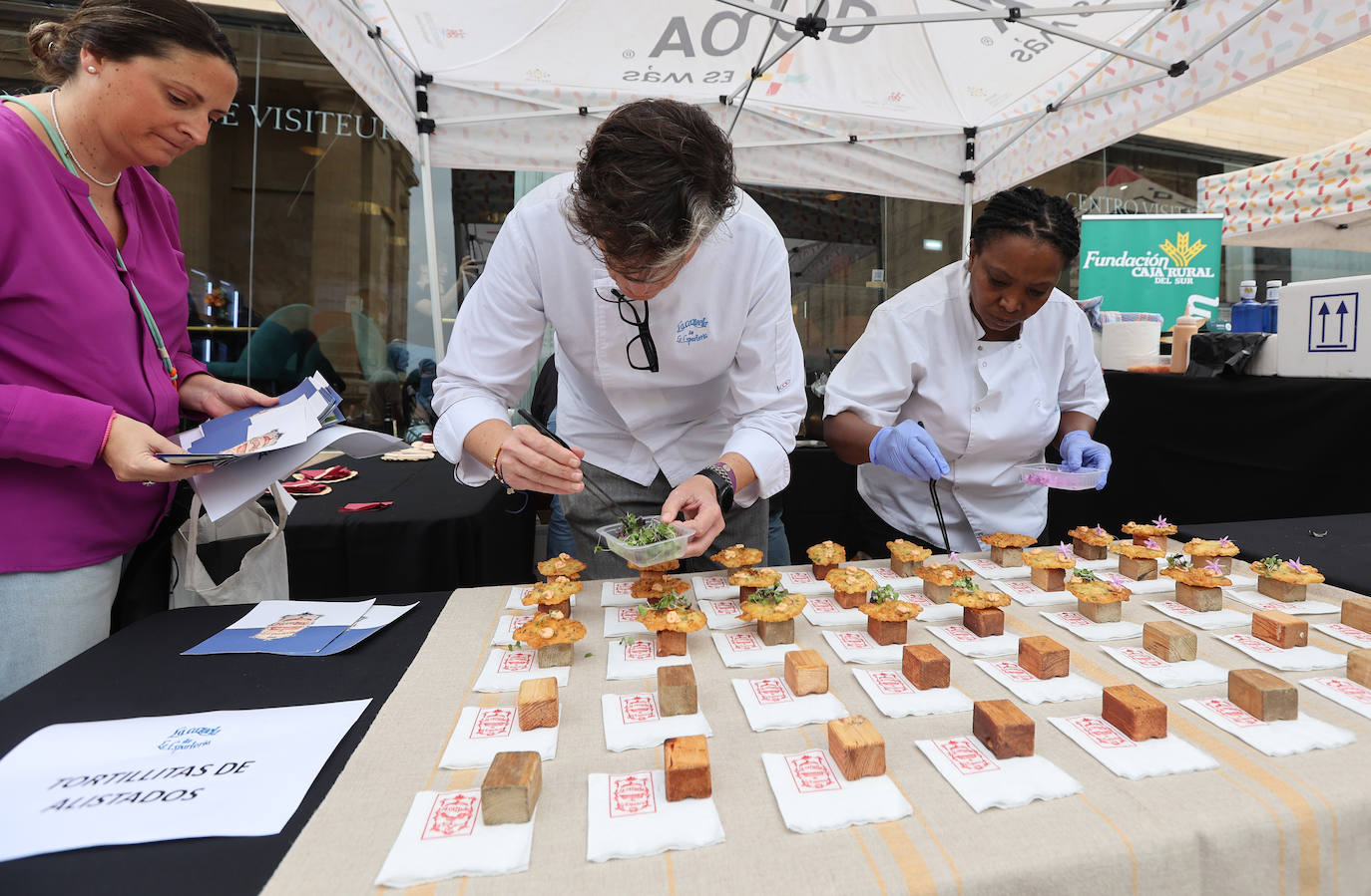 Las mejores imágenes del &#039;Califato in the Street&#039; en la Puerta del Puente de Córdoba
