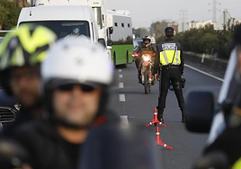 Detenida una pareja por blanqueo de capitales tras huir de un control con 140.000 euros ocultos en su moto