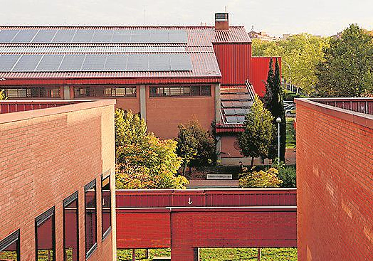 Paneles solares instalados en el techo de uno de los edificios de la Universidad de Salamanca
