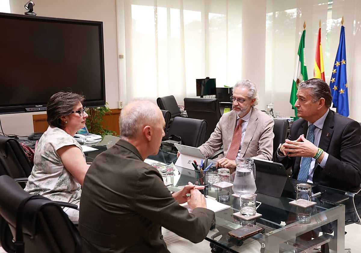 Reunión del consejero con representantes sindicales