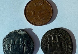 El recuperado castillo de La Calahorra, en Granada, muestra sus primeras sorpresas: dos 'euros' del siglo XVI