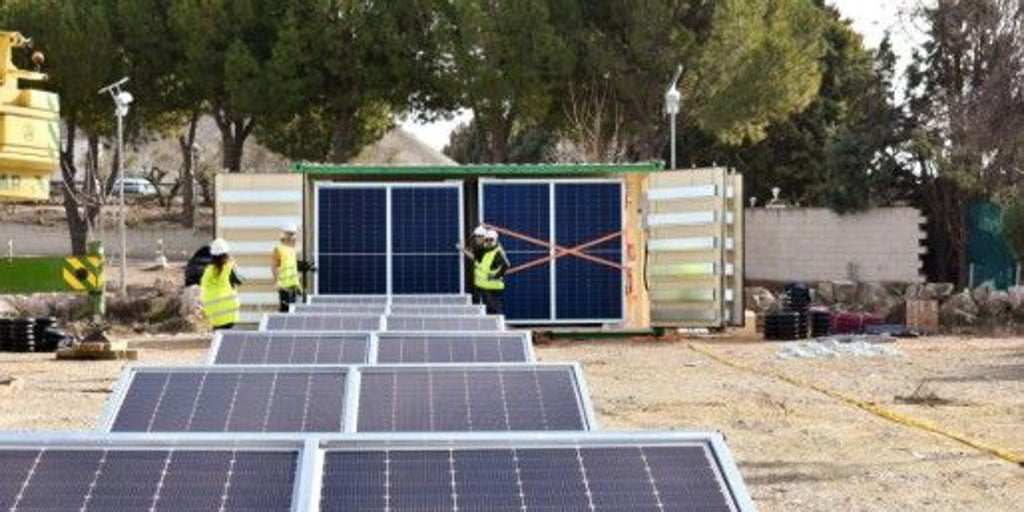 Villarrubia de Santiago (Toledo) abre «la fábrica de la esperanza», la mayor empresa del mundo de generadores solares móviles