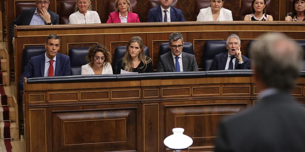 Sesión de control al Gobierno, en directo: Sánchez y Feijóo se ven las caras en plena polémica por los sobres del PSOE