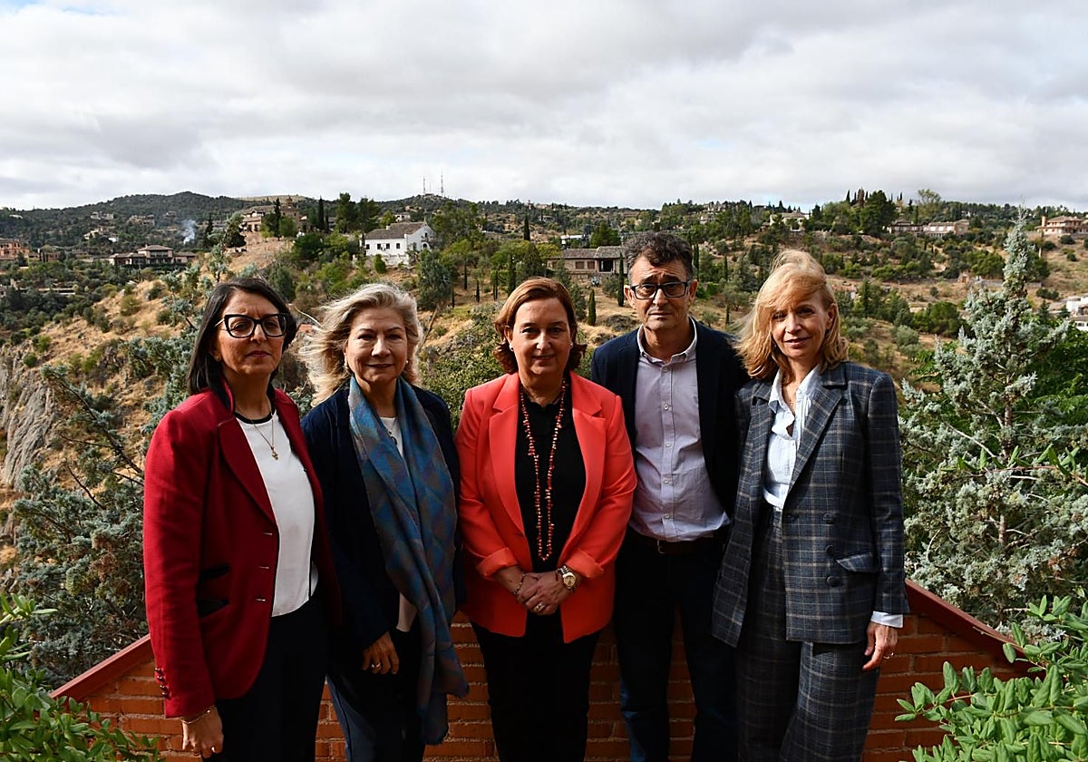 Pilar Martín, Araceli Boraita, Concepción Cedillo, José Durán y Valle Guío antes de comenzar la presentación del programa