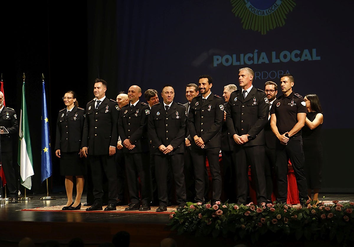 Agentes distinguidos en el acto de la Policía Local